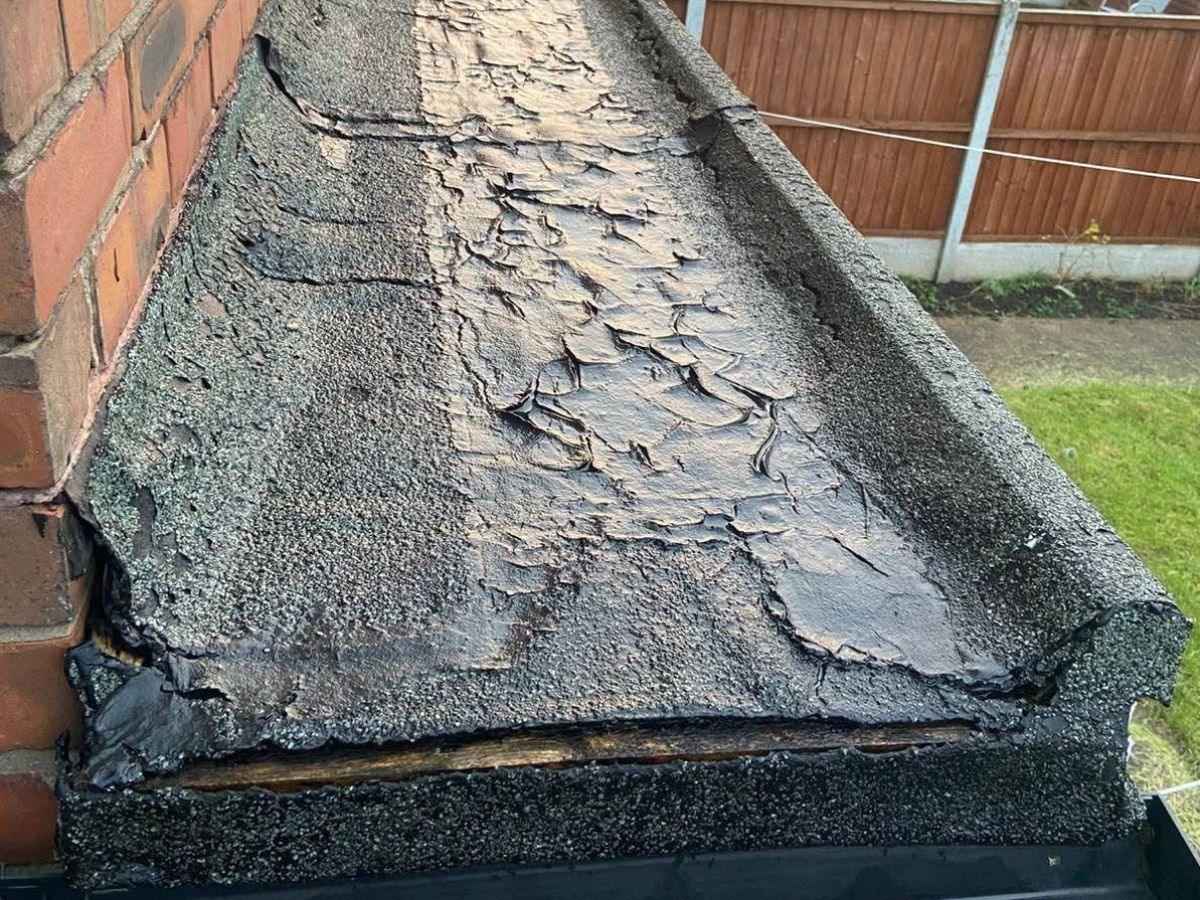 Flat roof & parapet gutter: before